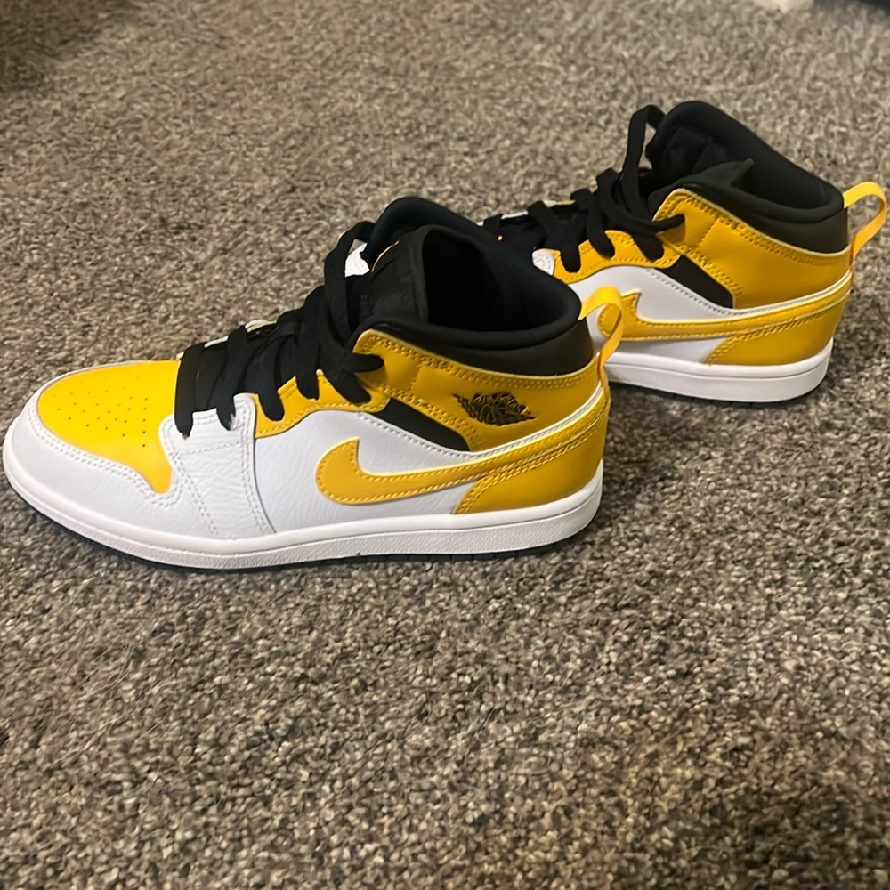 Jordan one Mid